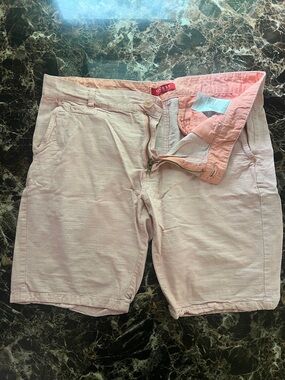 GUESS Men's Pale Pink Flat Front Cotton Shorts